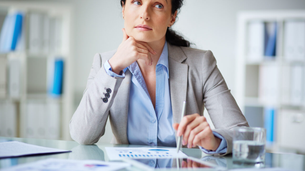 https://siekacz.pl/wp-content/uploads/2025/06/pensive-businesswoman-2025-04-01-00-31-26-utc-1280x720.jpg