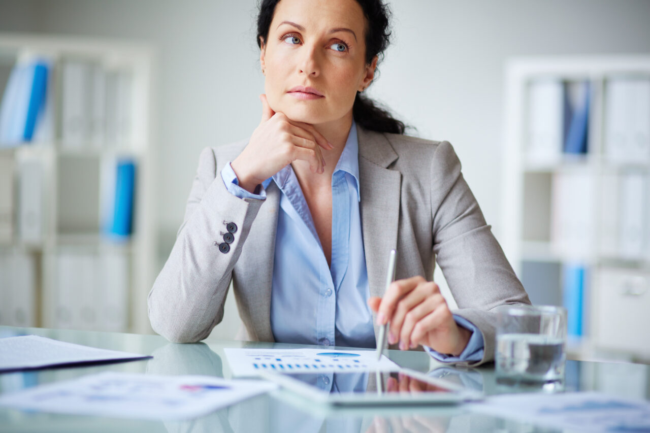 https://siekacz.pl/wp-content/uploads/2025/06/pensive-businesswoman-2025-04-01-00-31-26-utc-1280x853.jpg